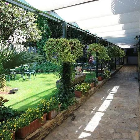 Hotel Virxe Da Cerca By De Compostela 4*